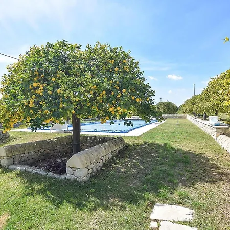 Feriehus Beautiful In With Outdoor Swimming Pool Noto