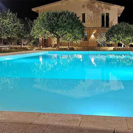 Feriehus Beautiful In With Outdoor Swimming Pool Noto
